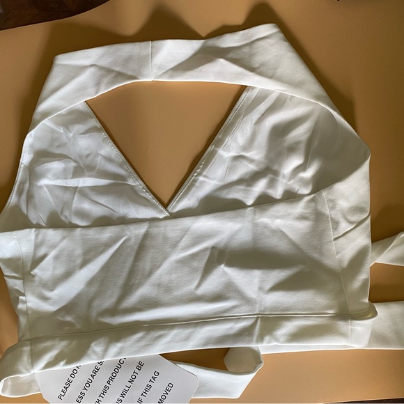 NWT - Chicwish TIE WAIST HALTER CROP TOP IN WHITE - Picture 6 of 8
